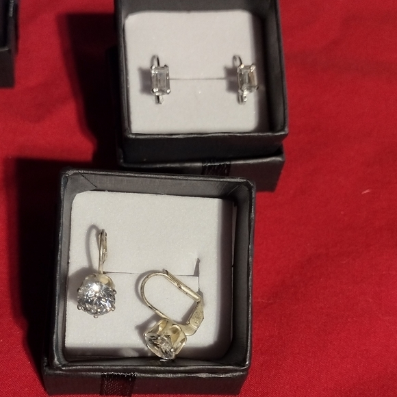 4 pairs of vintage earrings. 3 pair are lever back. - Picture 2 of 6